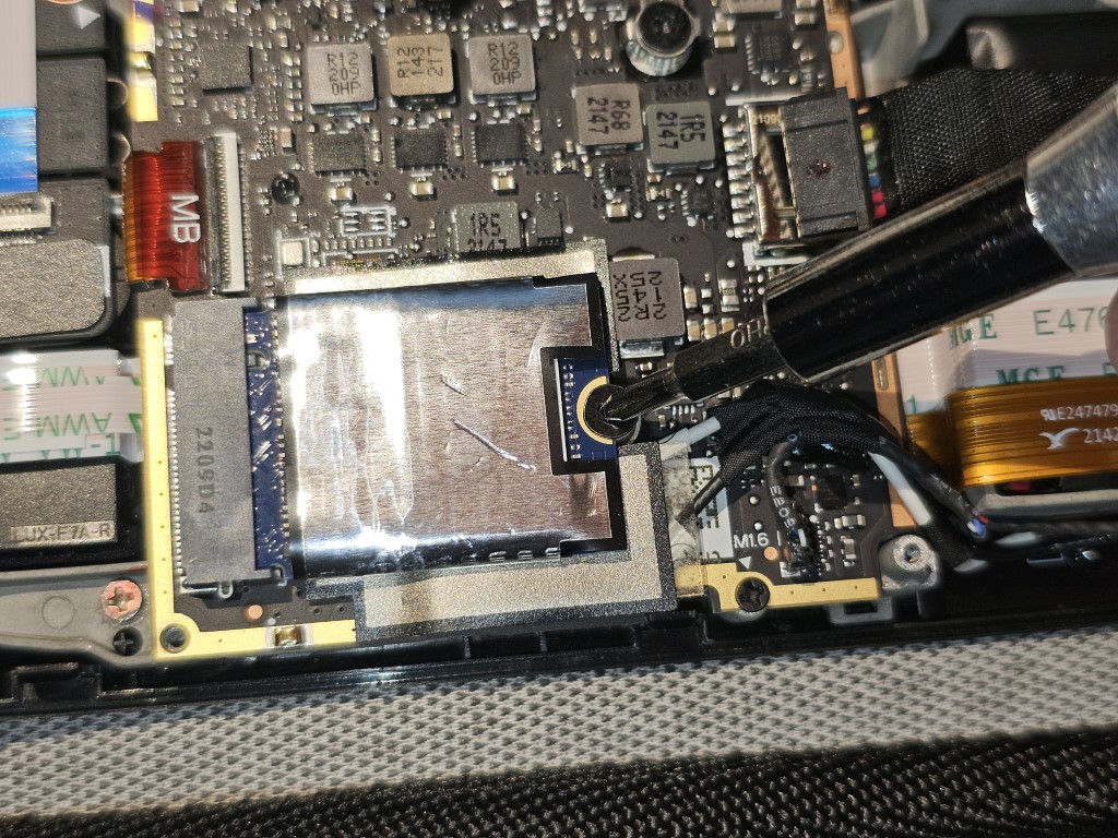 Unscrewing SSD